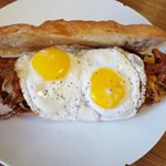 Brisket Bomb! 🖲
Bbq brisket, bacon, colby jack cheese and fried eggs on long roll.
An explosion of flavor in your mouth! 🖲KABOOM!!! 🖲